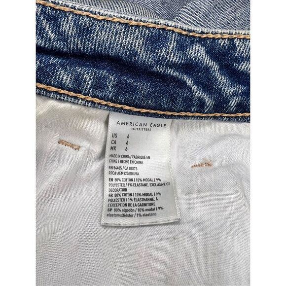 American Eagle Women’s 6 Stretch Mom Jean Shorts Distressed Denim Rolled Hem - Picture 7 of 8